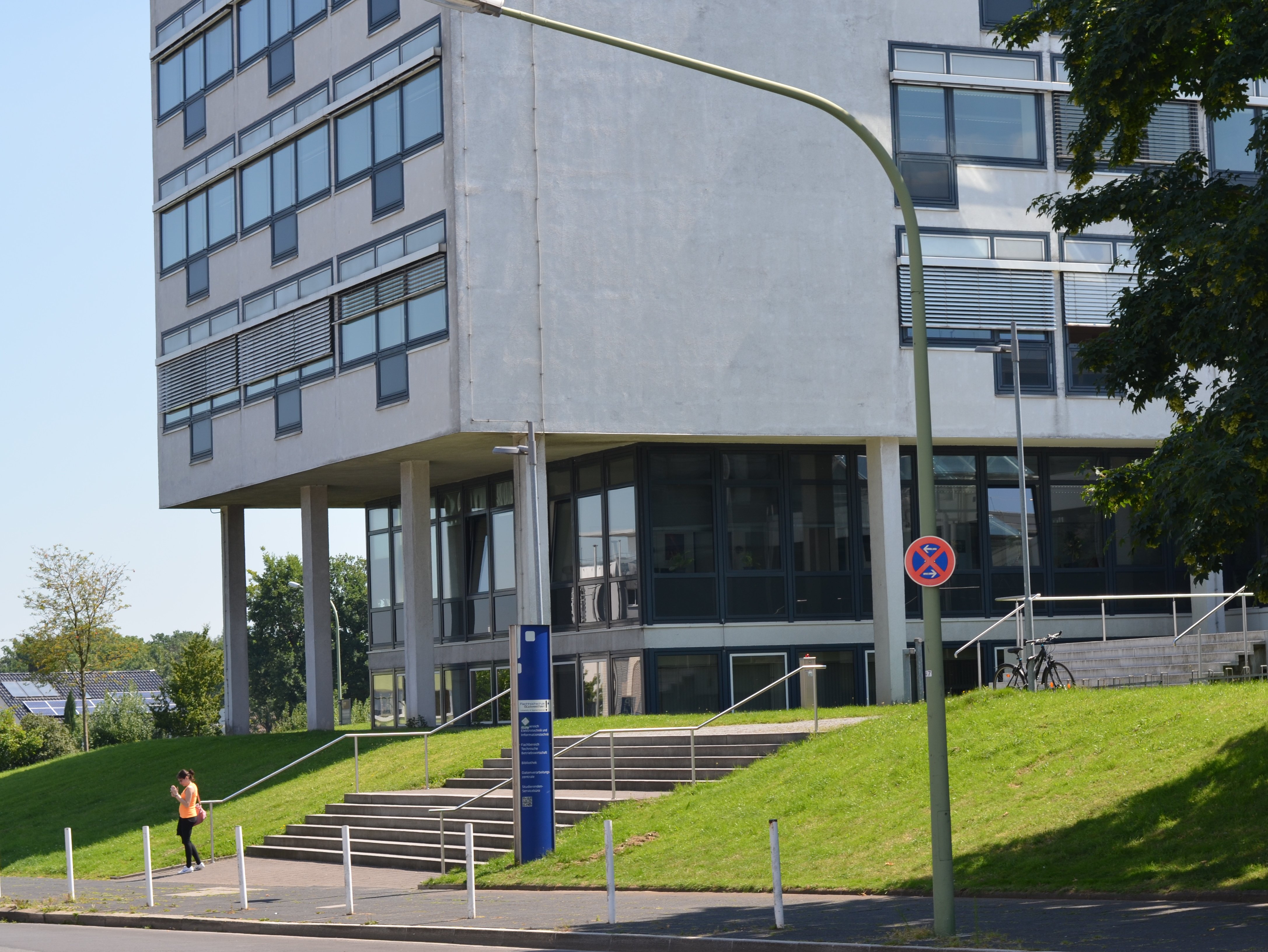 Blick zum Eingang des Snack it von außen