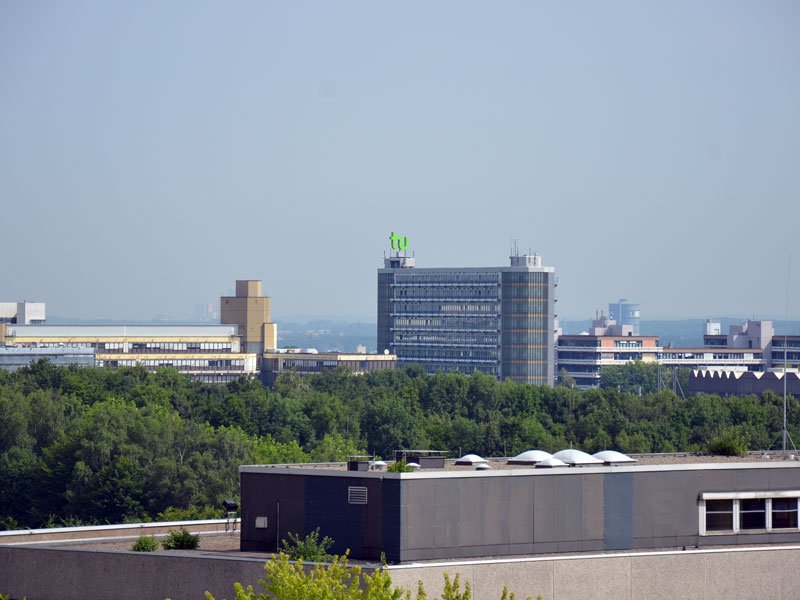 Blick auf den TU-Mathe-Tower von der Wohnanlage.