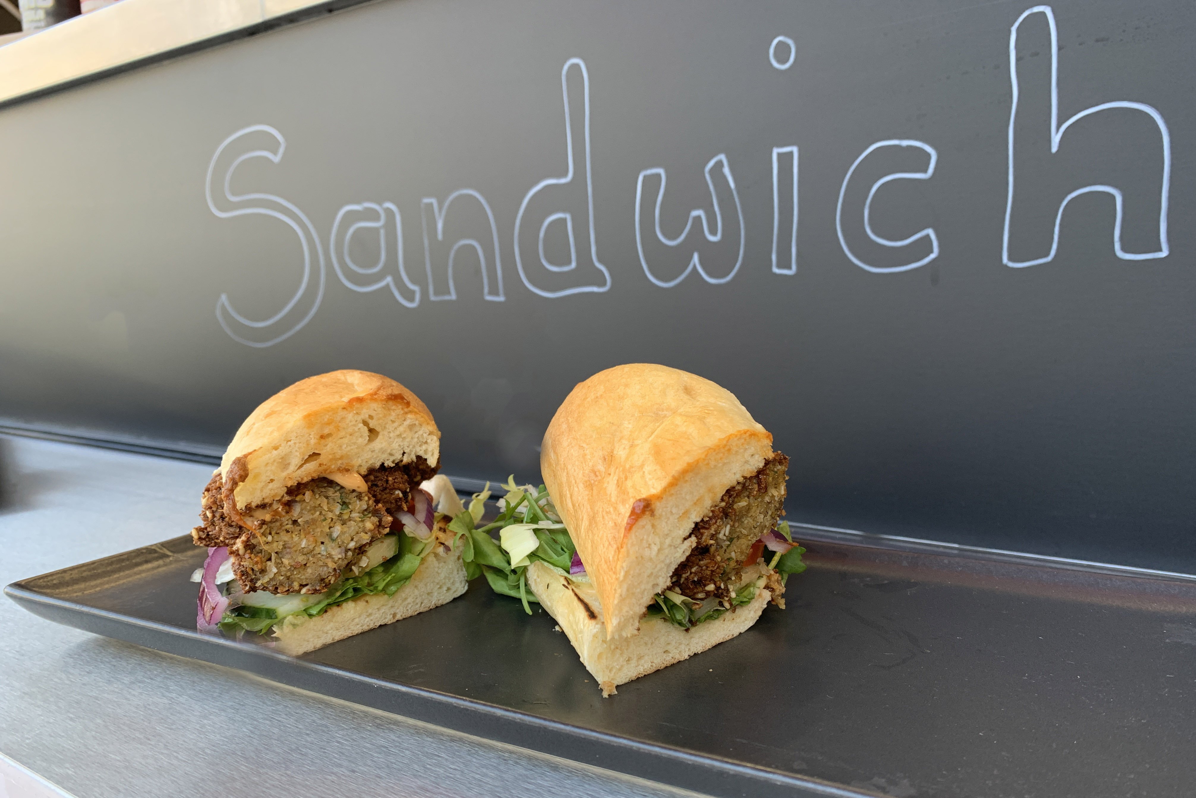 Sandwich mit Falafel.