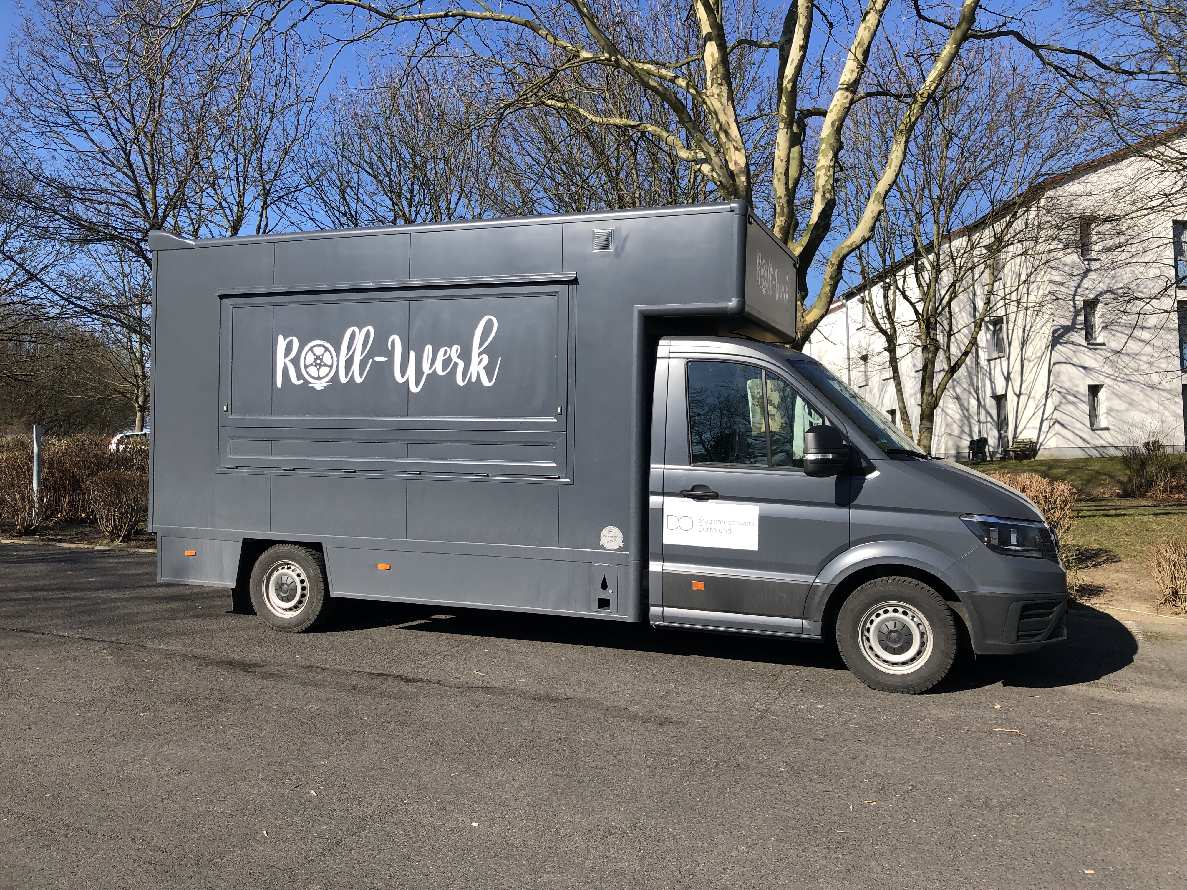 Der Food Truck auf dem Außengelände.