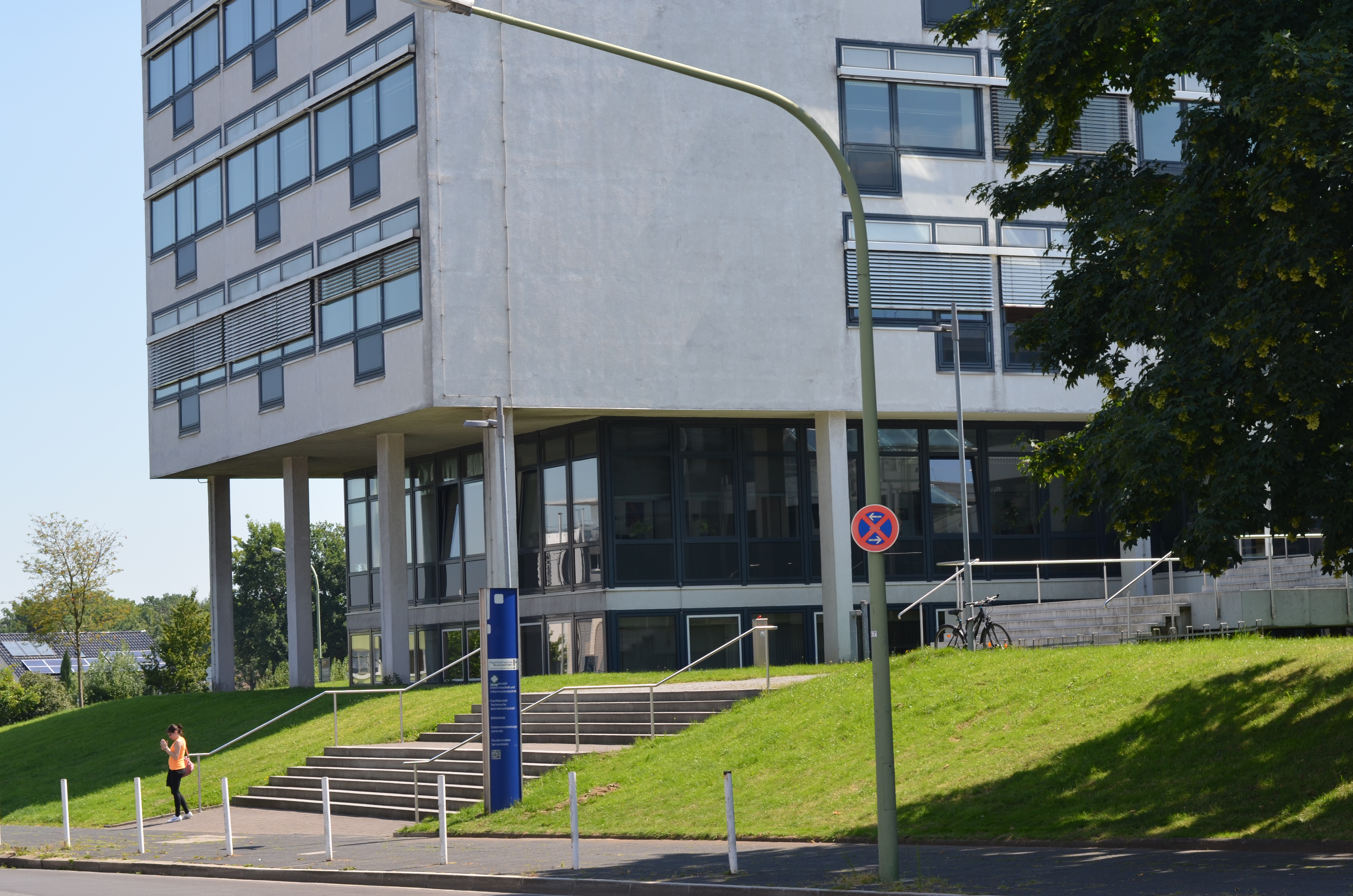 Blick zum Eingang des Snack it von außen