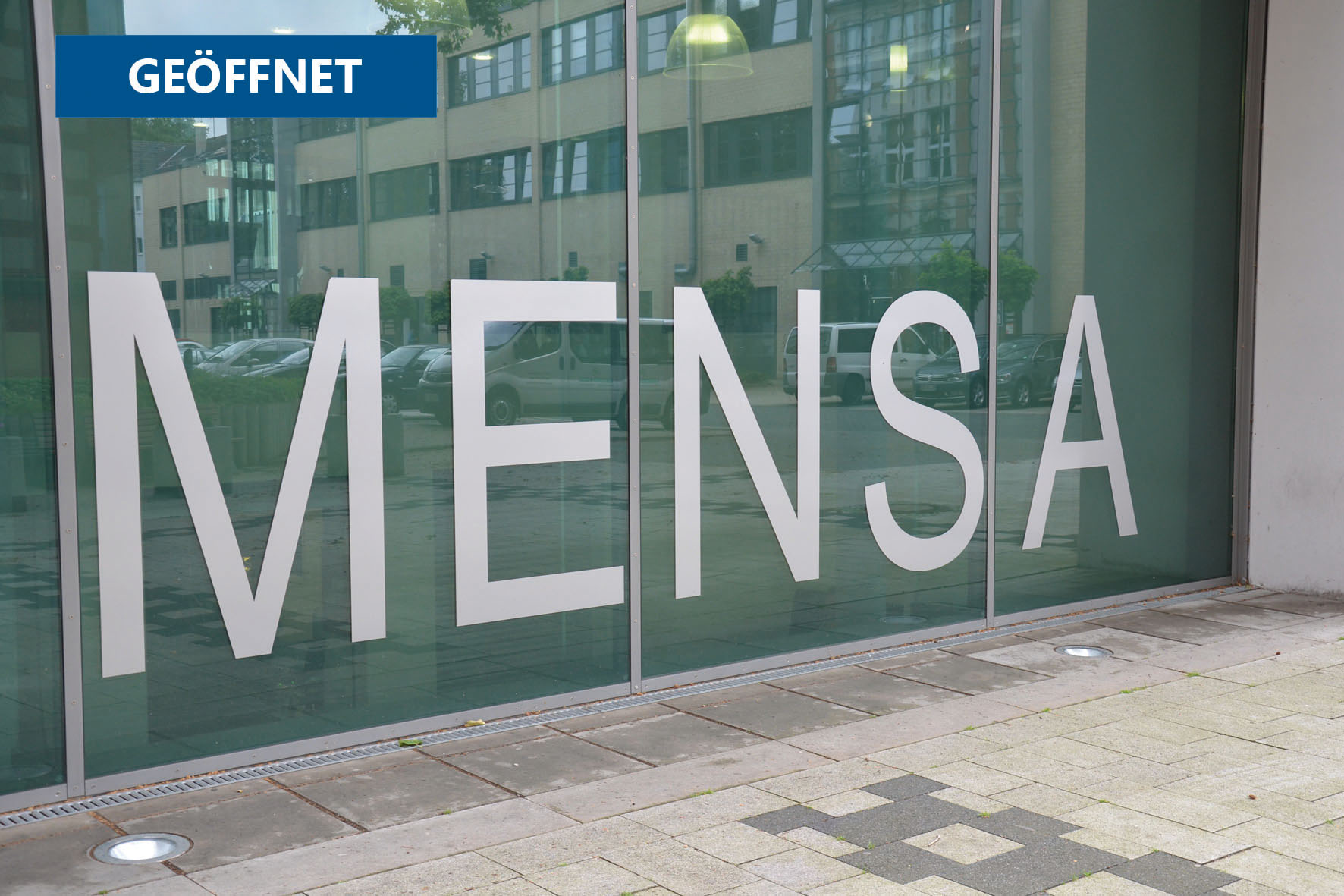 Detailaufnahme des Eingangsbereichs der Mensa Sonnenstraße