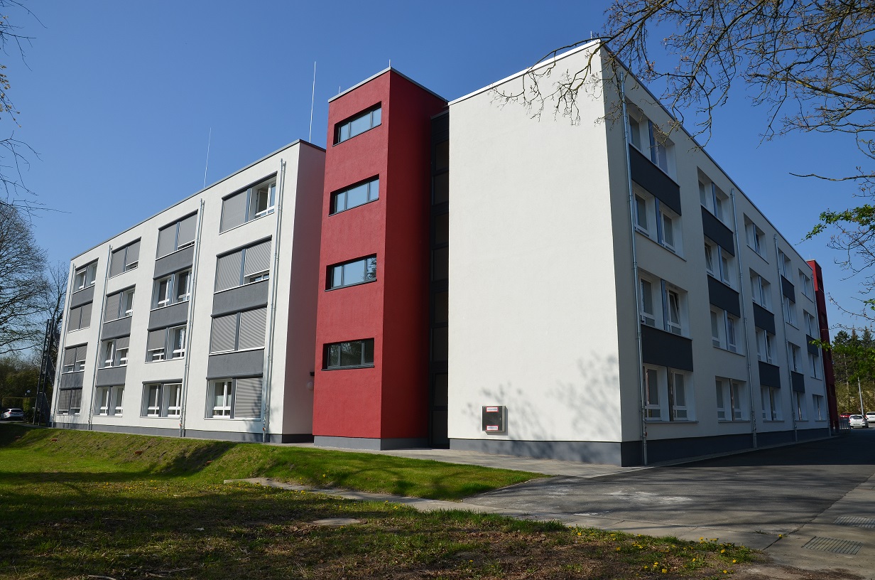 Die Wohnanlage Ostenbergstraße 109 des Studierendenwerks Dortmund, Außenansicht.