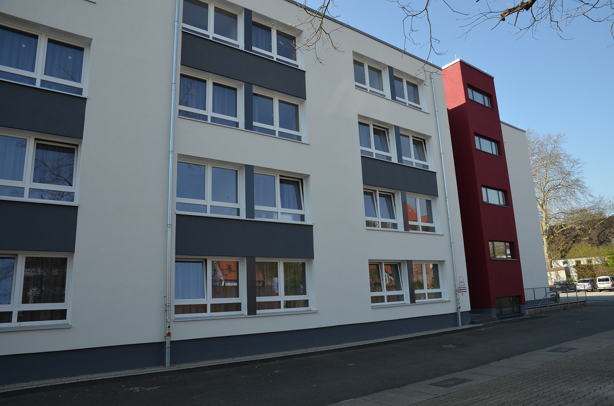 Die Wohnanlage Ostenbergstraße 109 des Studierendenwerks Dortmund, Außenansicht.