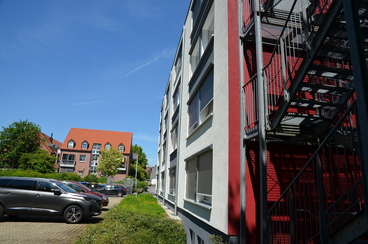 Die Wohnanlage Ostenbergstraße 109 des Studierendenwerks Dortmund, Außenansicht.