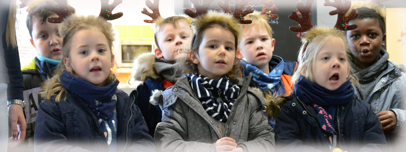 Kita-Kinder singen