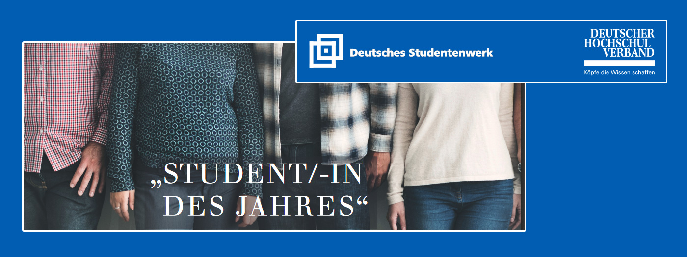 Studenten stehen nebeneinander