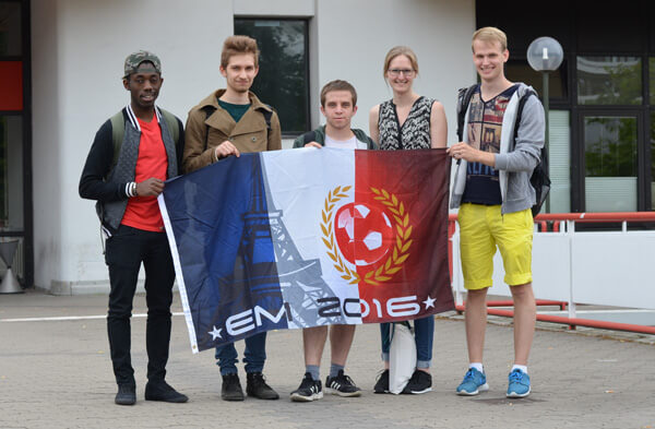 Gruppenfoto der Tippspiel-Gewinner