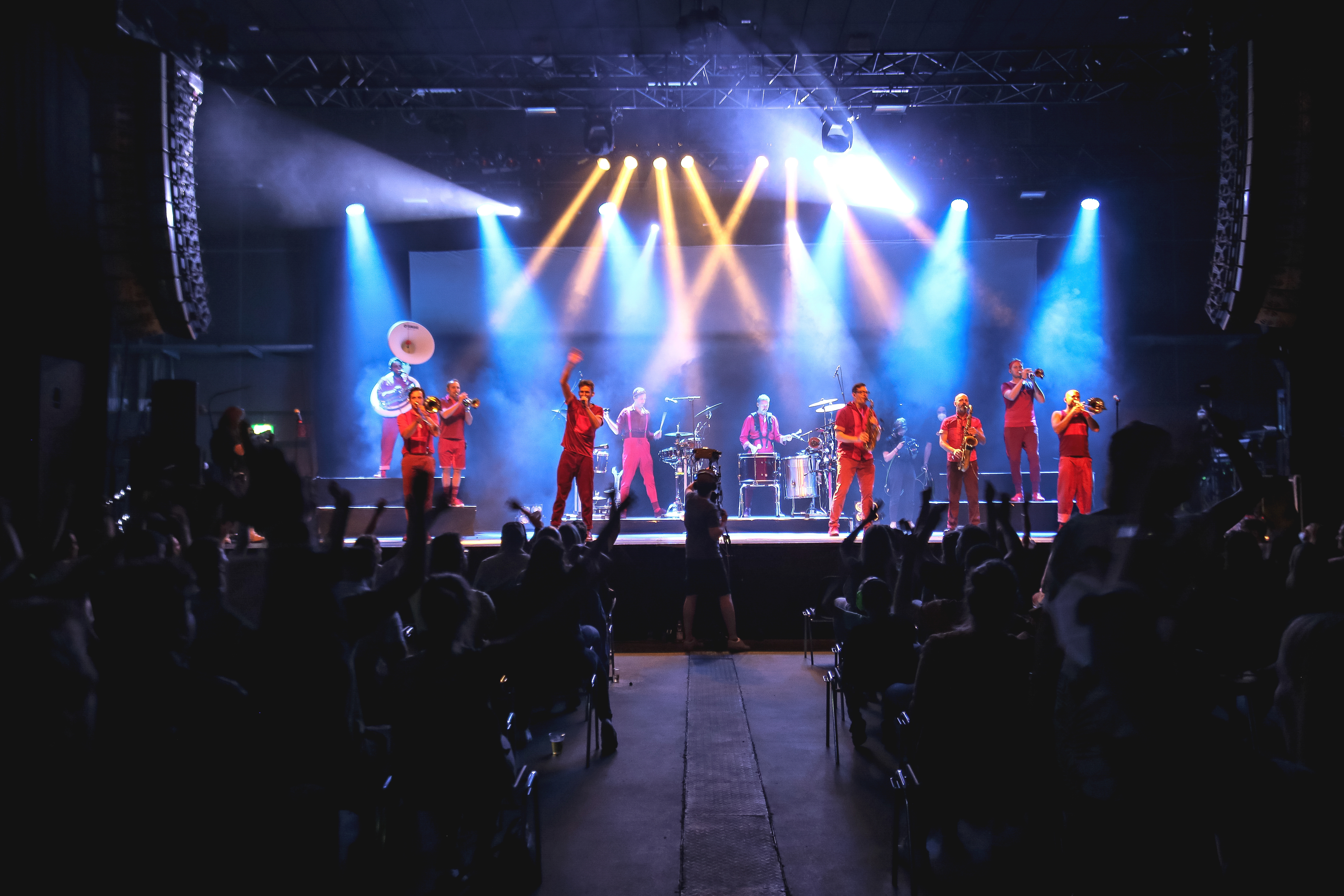 Moop Mama live auf der Bühne des FZW in Dortmund