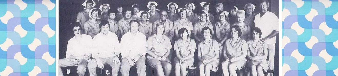 Schwarz-weiß Foto des ersten Mensateams